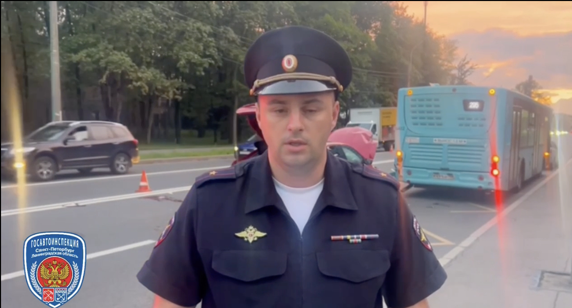 Мужчина в состоянии клинической смерти попал в больницу после ДТП на Полюстровском