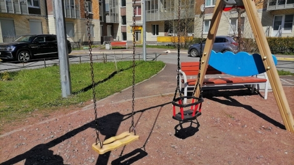 Школьника достают из комы после падения с качелей под Петербургом