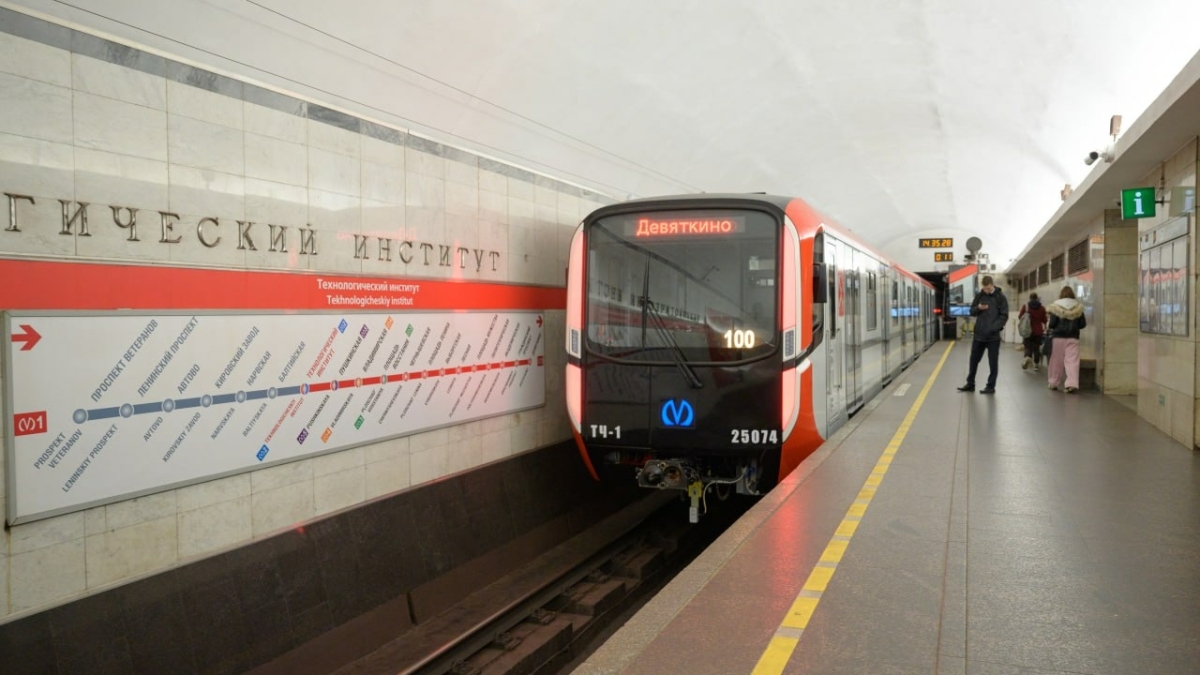 В 2025 году в Петербург поставили 700 единиц подземного и наземного транспорта