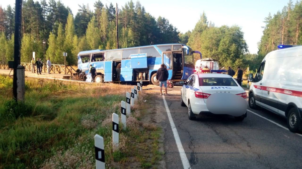 Водителя автобуса с паломниками оставили на свободе после смертельного ДТП на ж/д перегоне в Ленобласти